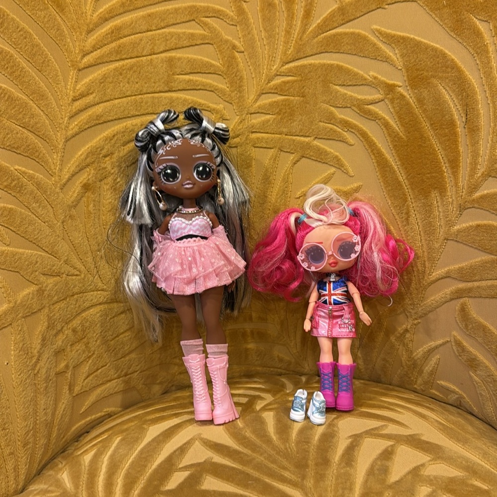 L.O.L. Surprise! Pink Fashion Dolls Set - Two Girls with Accessories